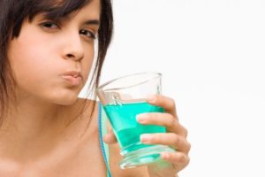 mouthwash-825x550